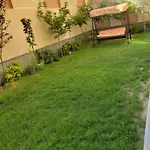 2 Bedroom Apartment With Big Garden Near Auc
