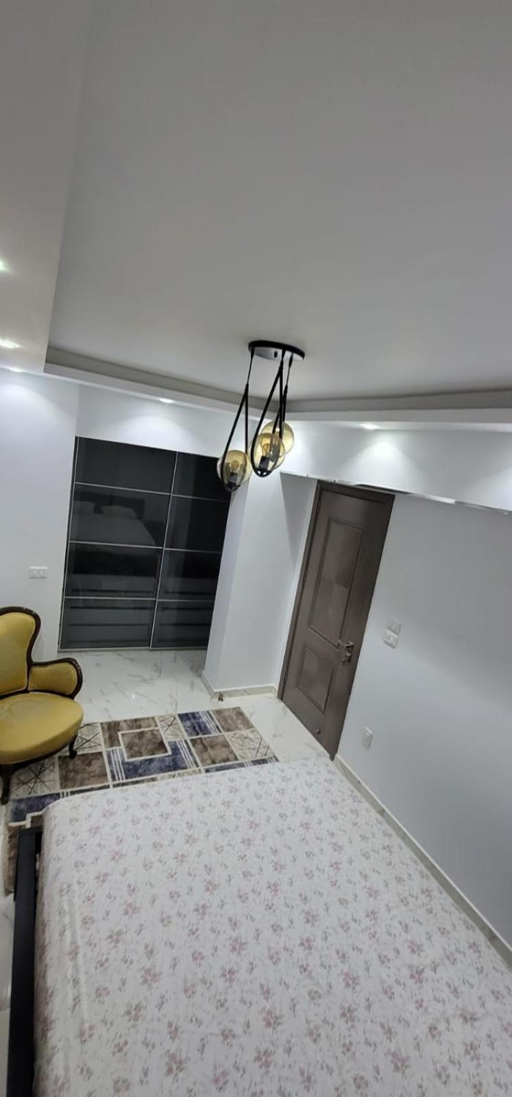 2 Bedroom With Big Garden Near Auc Apartment *