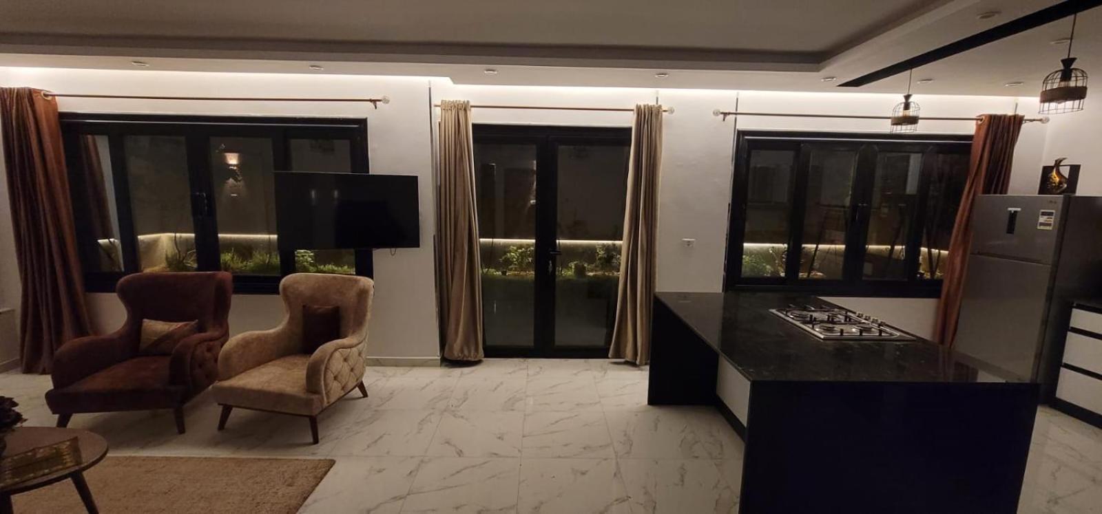 Apartment 2 Bedroom With Big Garden Near Auc Cairo