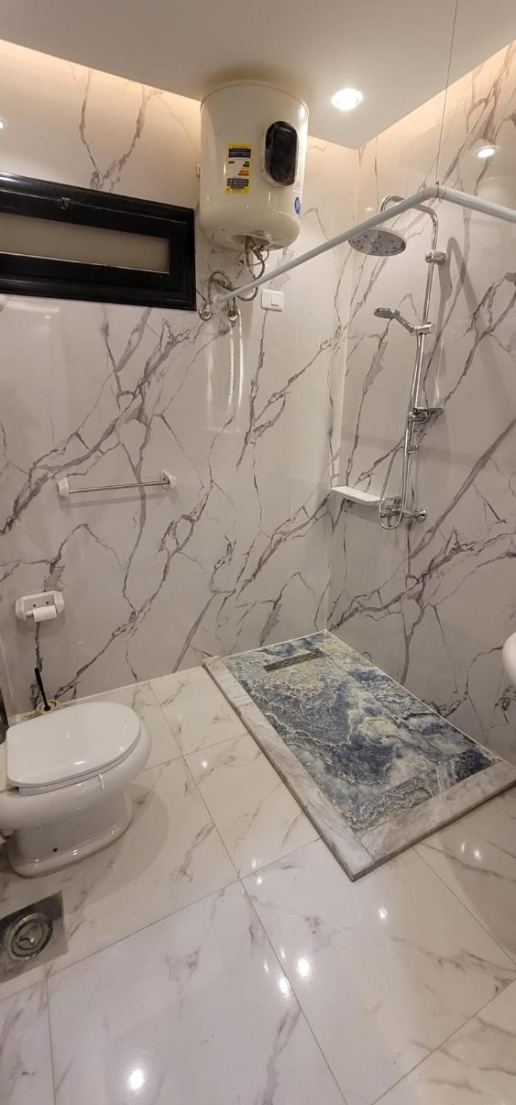 2 Bedroom With Big Garden Near Auc Apartment