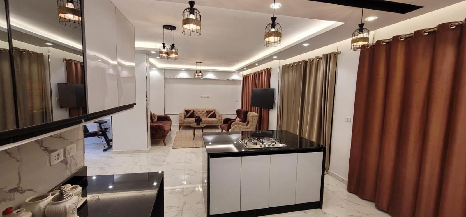 2 Bedroom With Big Garden Near Auc Apartment *