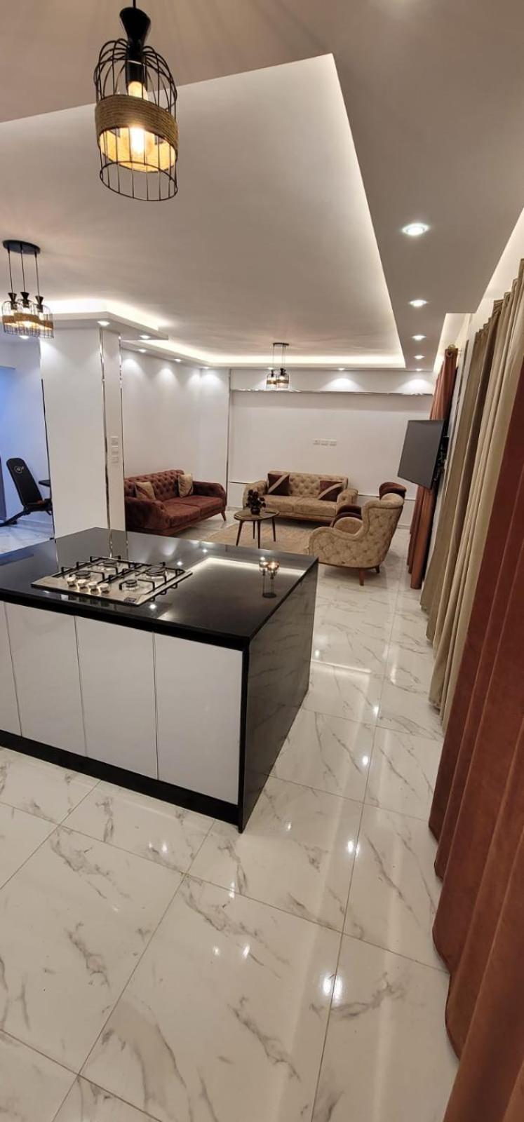 2 Bedroom With Big Garden Near Auc