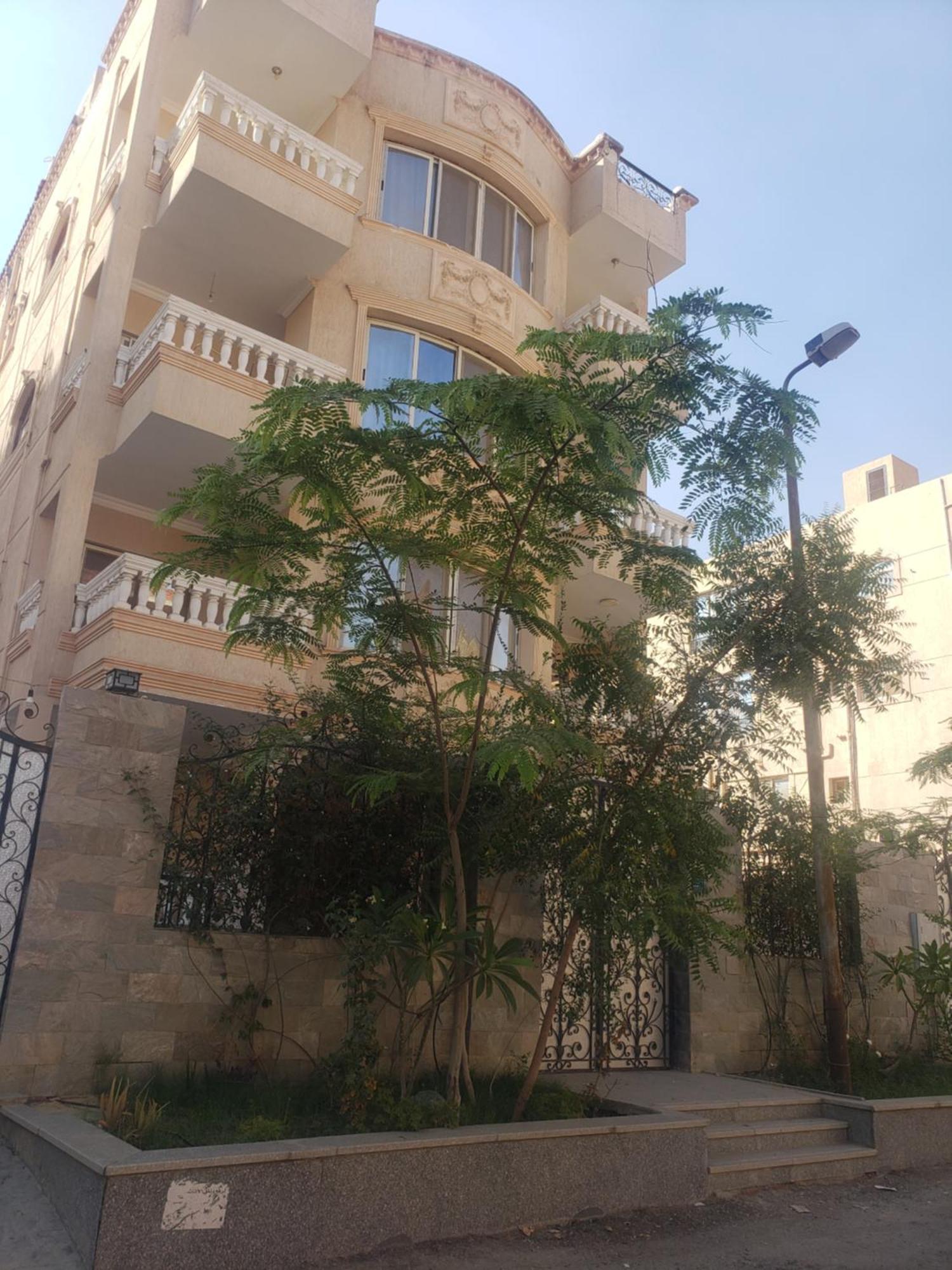 Apartment 2 Bedroom With Big Garden Near Auc *
