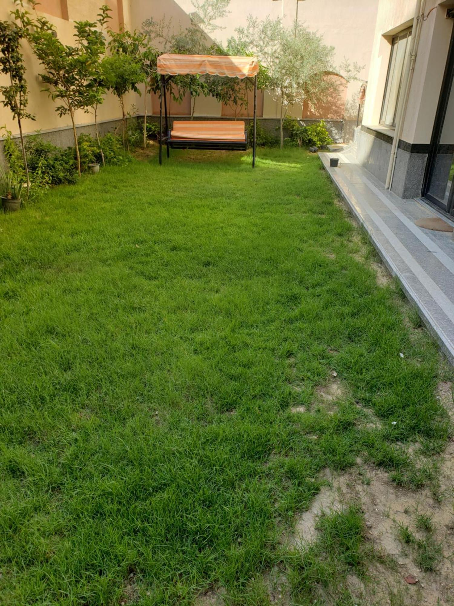 2 Bedroom With Big Garden Near Auc Apartment